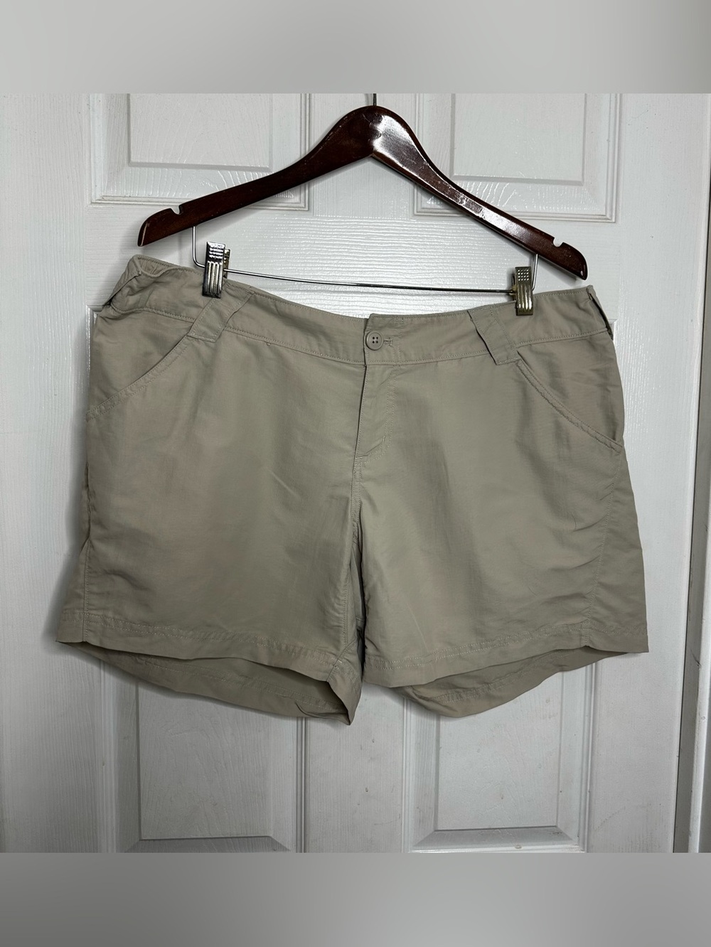 Columbia PFG Sandy River Shorts Beige Tan Nylon Outdoor Hiking Fishing Size XL